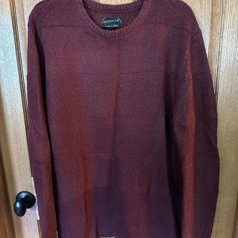 Brooklyn Calling N.Y.C Burgundy Crew Neck Sweater.  Size Large